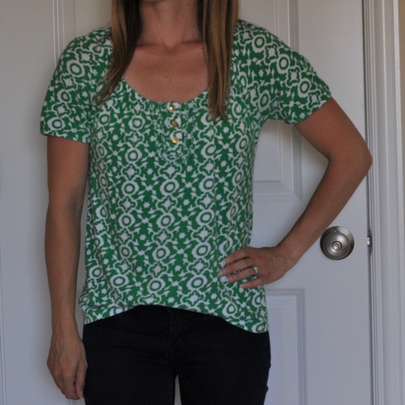 Banana Republic medium henley tshirt - Picture 1 of 4